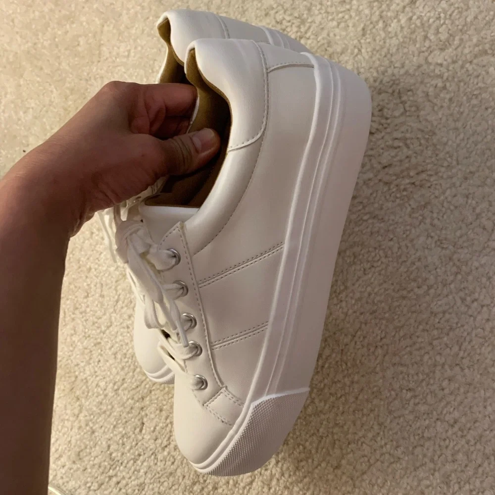NWOB DV by Dolce Vita White Sneakers - Picture 6 of 9